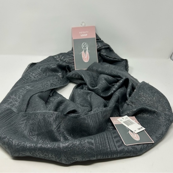 NWT Infinity Loop Gray Patterned Scarf Paisley Metallic - Picture 1 of 8